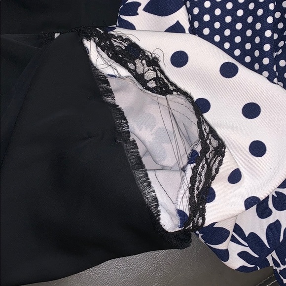 Abaya with beautiful blue & white floral patterns - Picture 7 of 7